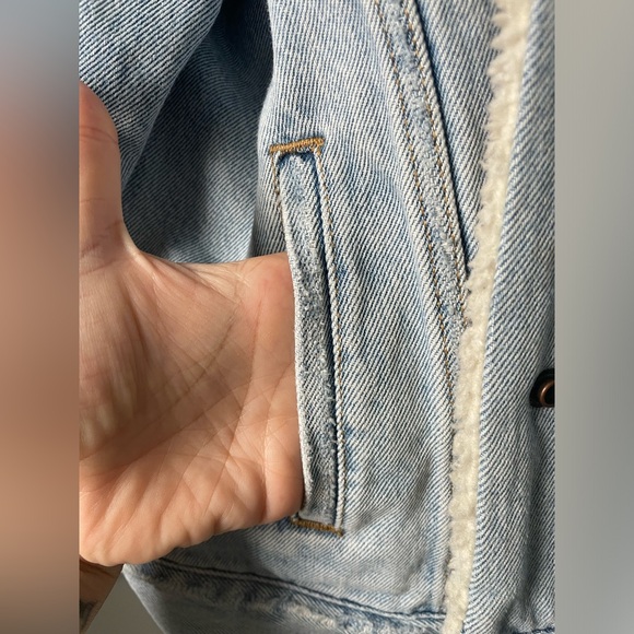 Levi’s ex-boyfriend rose embroidered Jean jacket - Picture 7 of 7